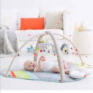 'Silver Lining' Activity Gym